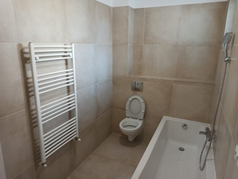Popesti Leordeni, centru, de neratat, vila la alb, 4 cam., 2 bai+parcare.